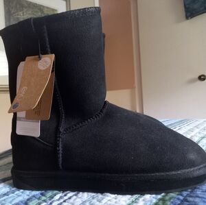 Brand new Emu boots